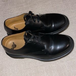 Women’s dr martens!! Very good condition not worn much and no damage!